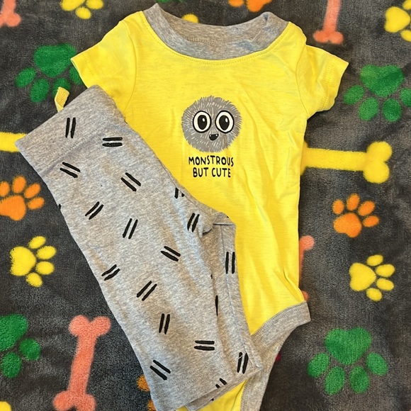 Newborn outfit bundle - Picture 2 of 5